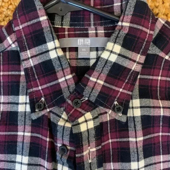 Men's sz XS uniqlo buttondown plaid shirt - Picture 3 of 5